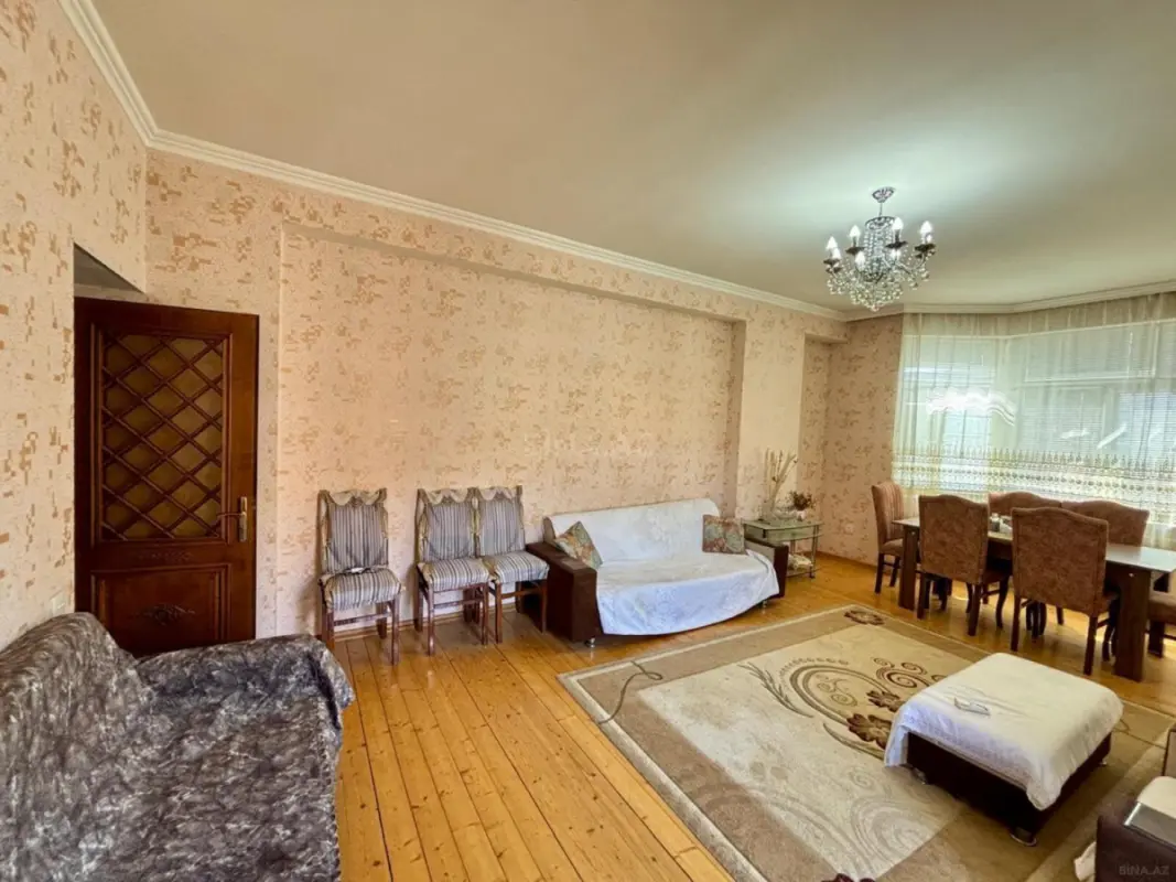Satılır 3 otaqlı mənzil 121.7 m²
