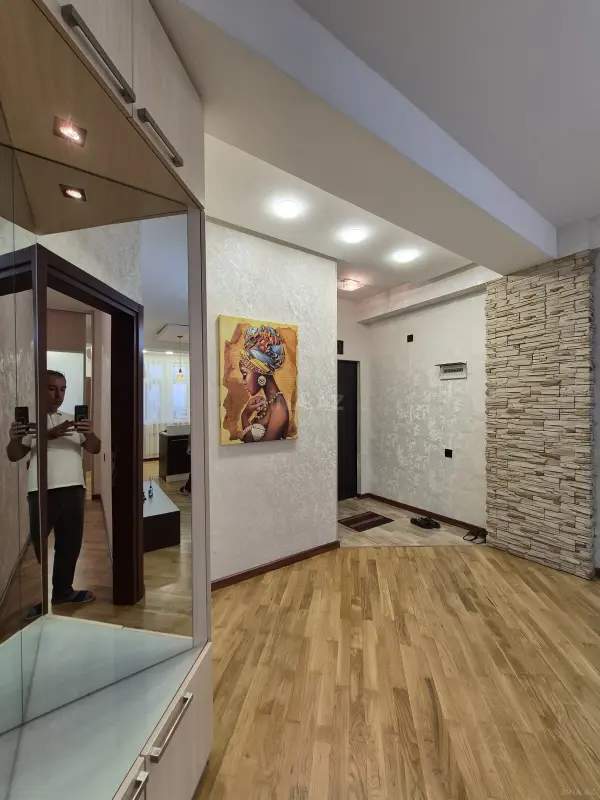 Satılır 2 otaqlı mənzil 74 m²