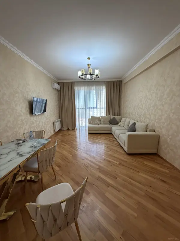 Satılır 2 otaqlı mənzil 83 m²