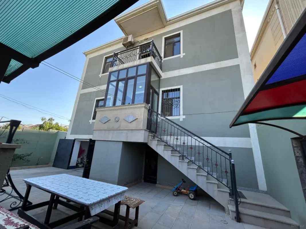 Satılır 5 otaqlı həyət evi 250 m²