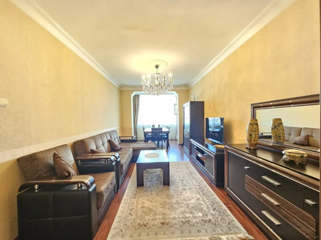 Satılır 5 otaqlı mənzil 130 m²