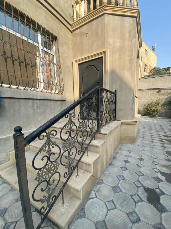 Satılır 6 otaqlı həyət evi 253 m²