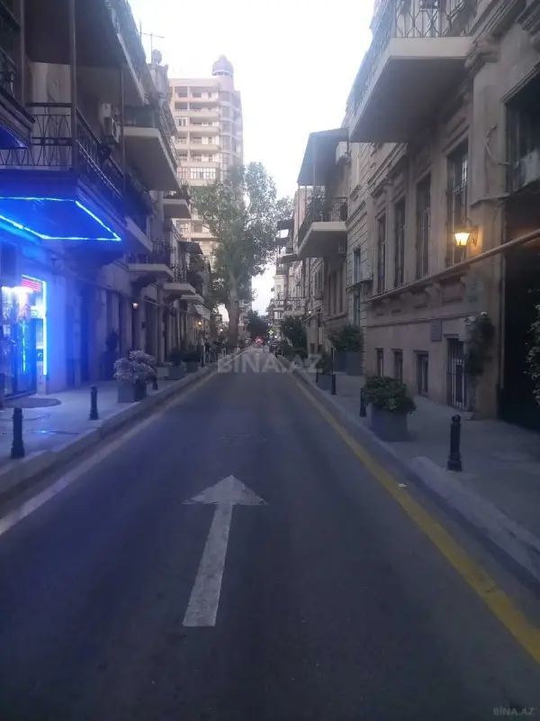 Satılır 3 otaqlı mənzil 135 m²