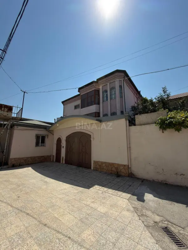 Satılır 11 otaqlı həyət evi 750 m²