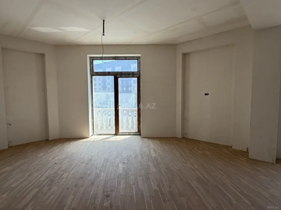 Satılır 3 otaqlı mənzil 129 m²