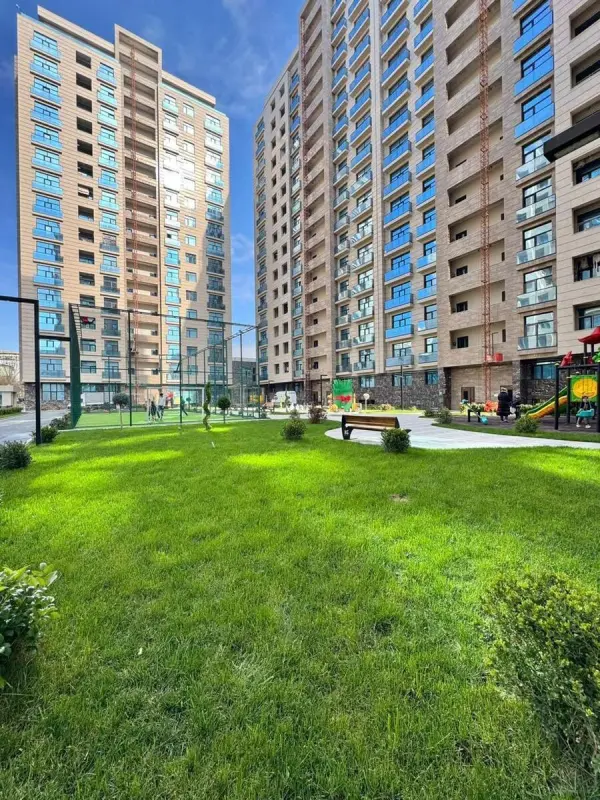 Satılır 3 otaqlı mənzil 121 m²
