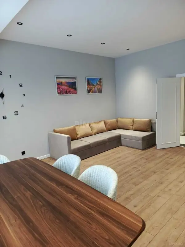 Kirayə verilir 4 otaqlı mənzil 173 m²