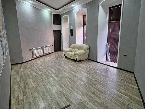 Kirayə verilir 7 otaqlı ofis 200 m² — Bakı 7 otaq 200.00 m²