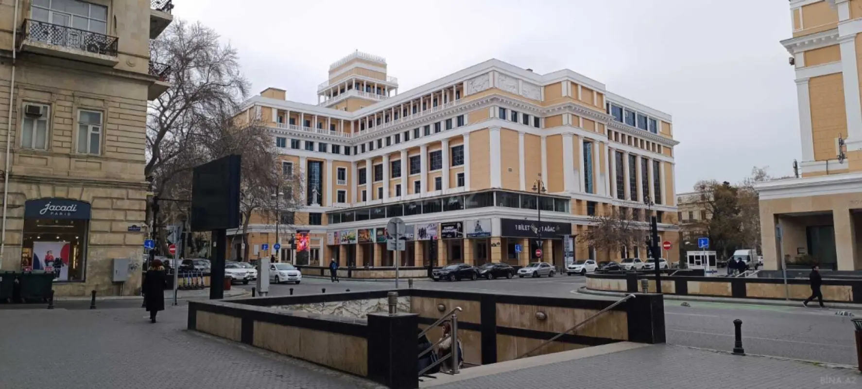 Satılır 3 otaqlı mənzil 120 m²