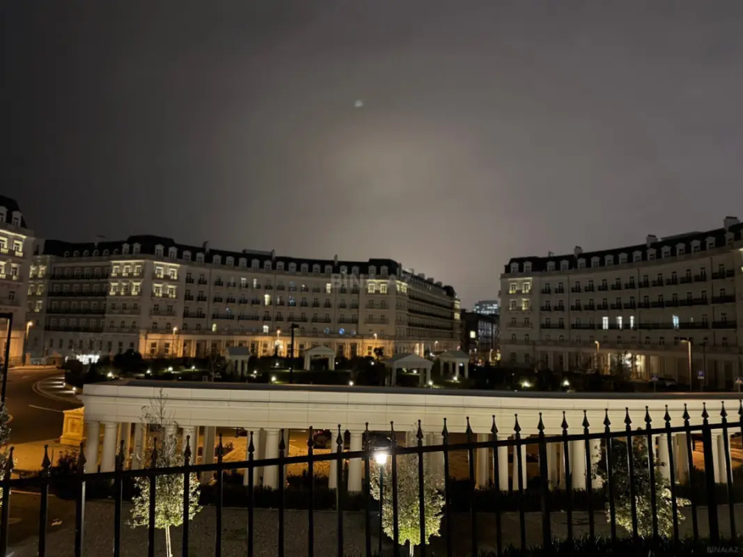 Satılır 4 otaqlı mənzil 135 m²