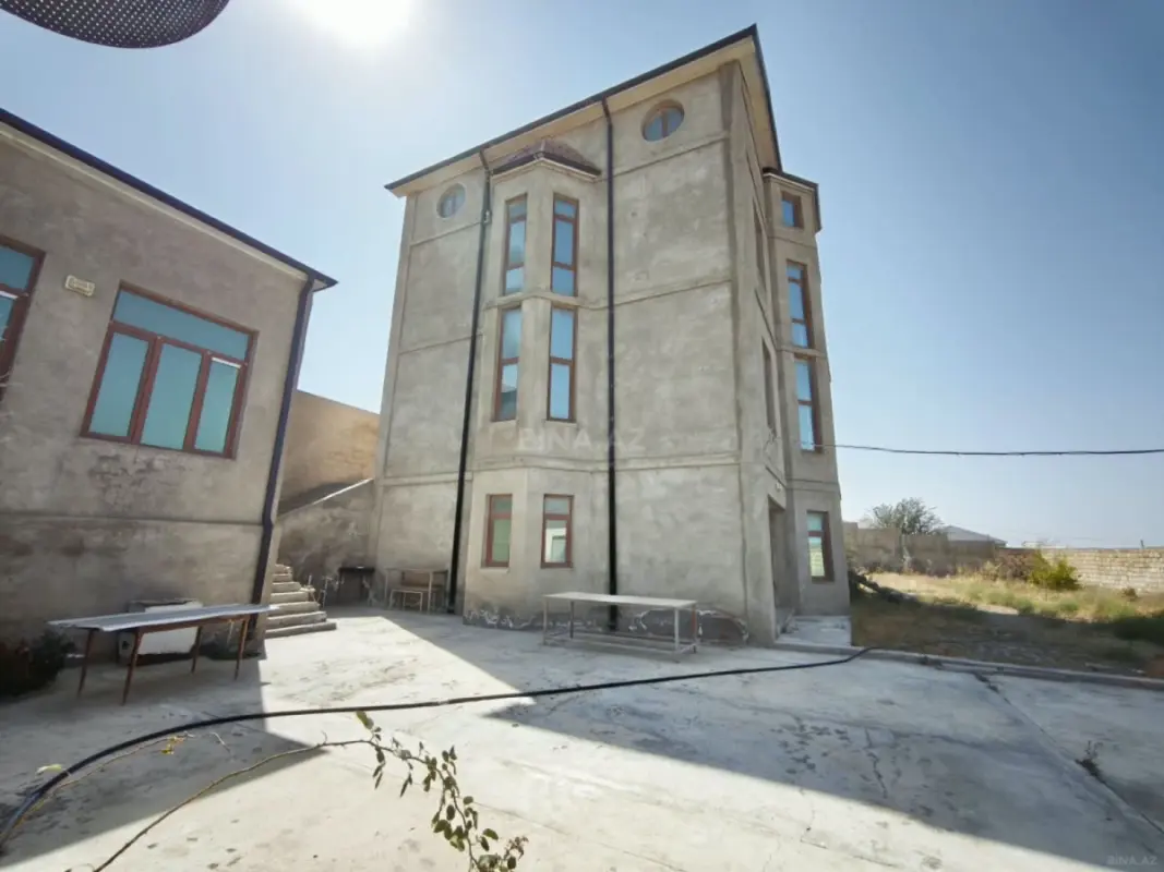 Satılır 6 otaqlı həyət evi 400 m²