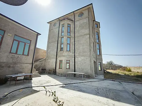 Satılır 6 otaqlı həyət evi 400 m² — Bakı 6 otaq 400.00 m²