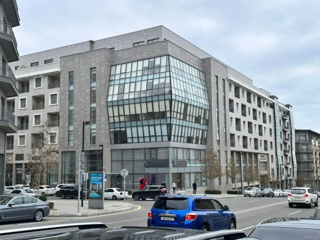 Satılır 4 otaqlı mənzil 225 m²