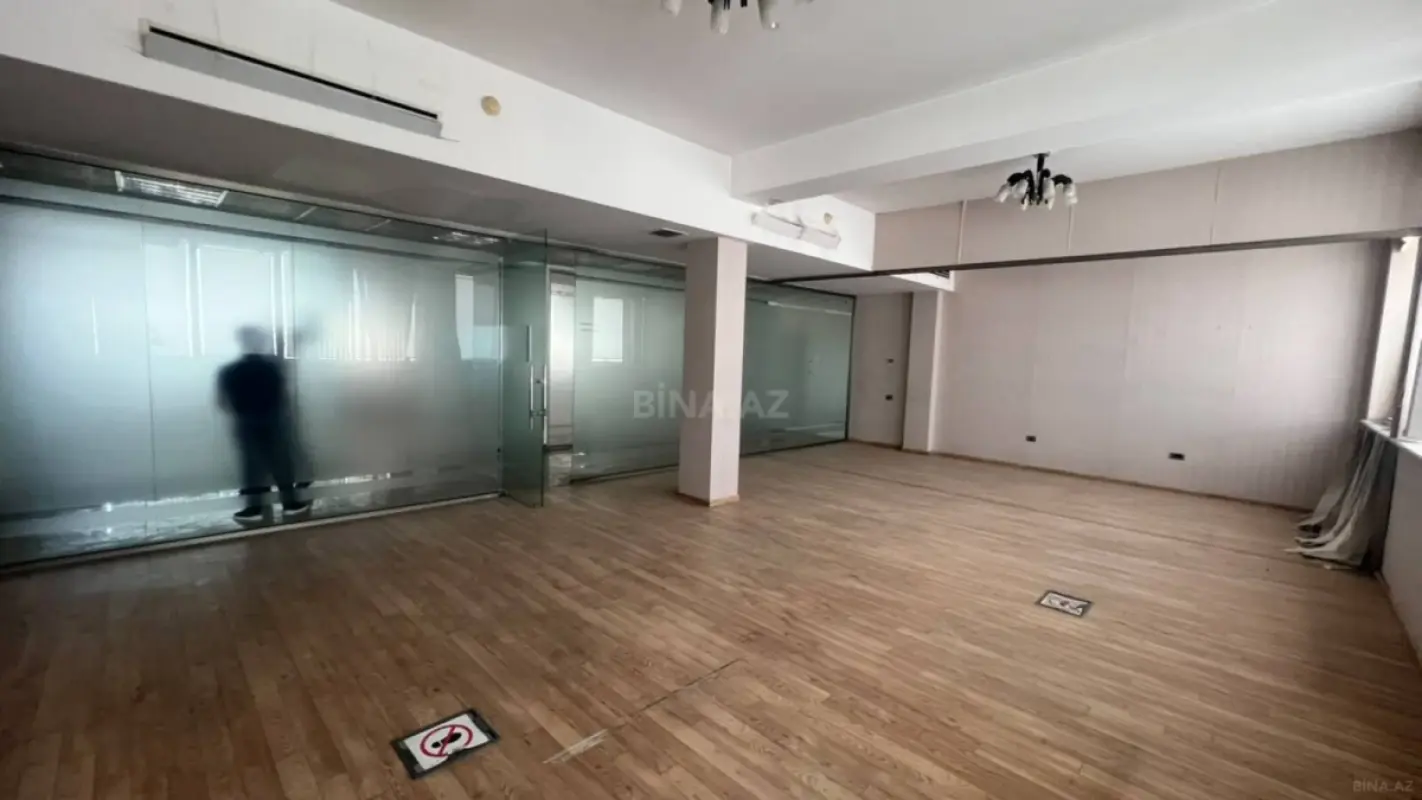 Kirayə verilir 10 otaqlı ofis 500 m²