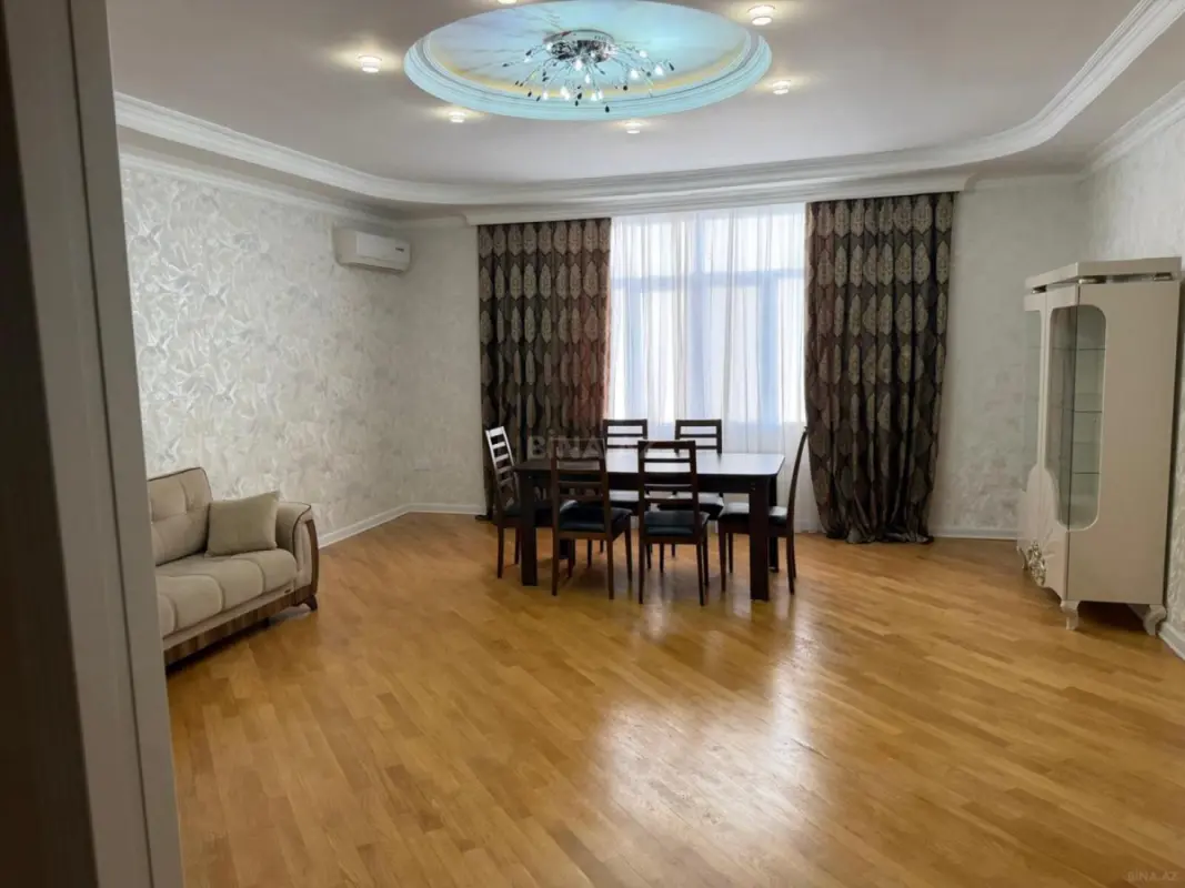 Kirayə verilir 2 otaqlı mənzil 107 m²