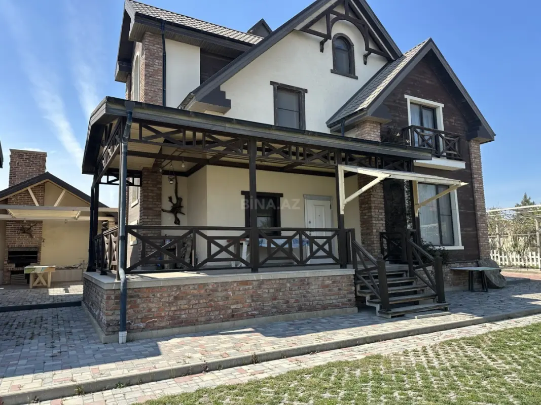 Satılır 6 otaqlı həyət evi 300 m²
