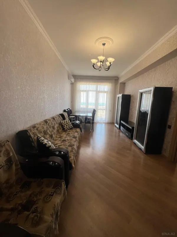 Kirayə verilir 2 otaqlı mənzil 90 m²