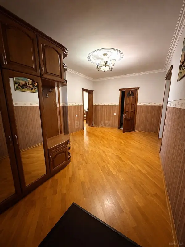 Kirayə verilir 3 otaqlı mənzil 160 m²