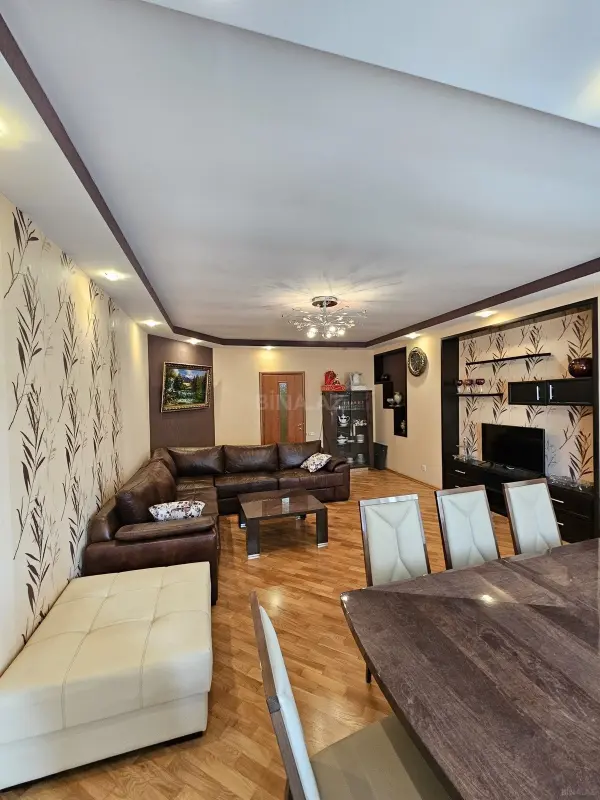 Satılır 3 otaqlı mənzil 133 m²