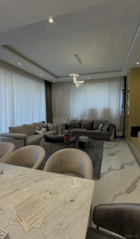 Satılır 5 otaqlı mənzil 245 m²