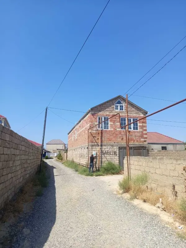 Satılır 7 otaqlı həyət evi 350 m²