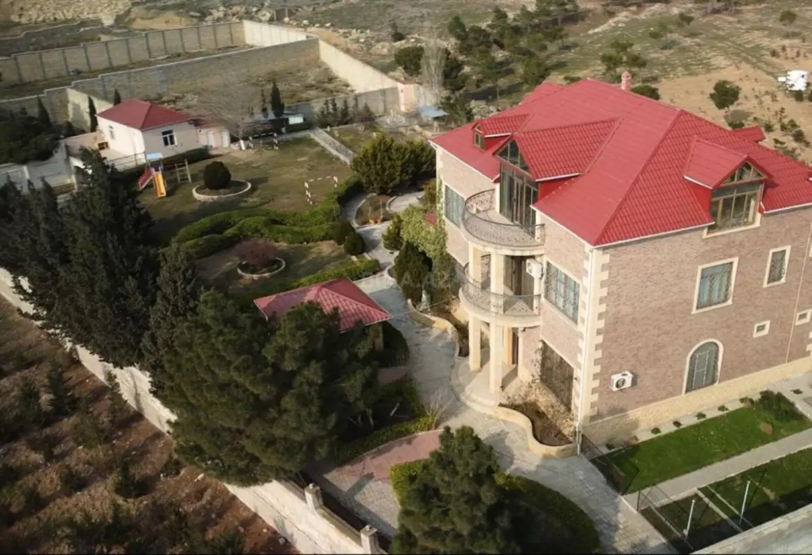 Satılır 7 otaqlı həyət evi 600 m²