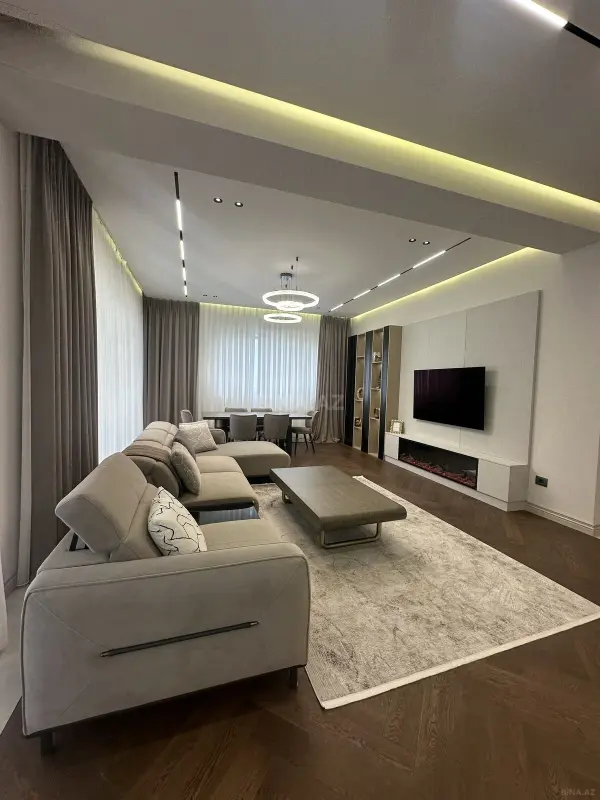 Satılır 4 otaqlı mənzil 157 m²