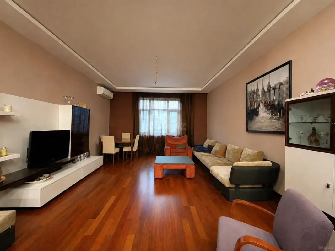 Satılır 3 otaqlı mənzil 135 m²