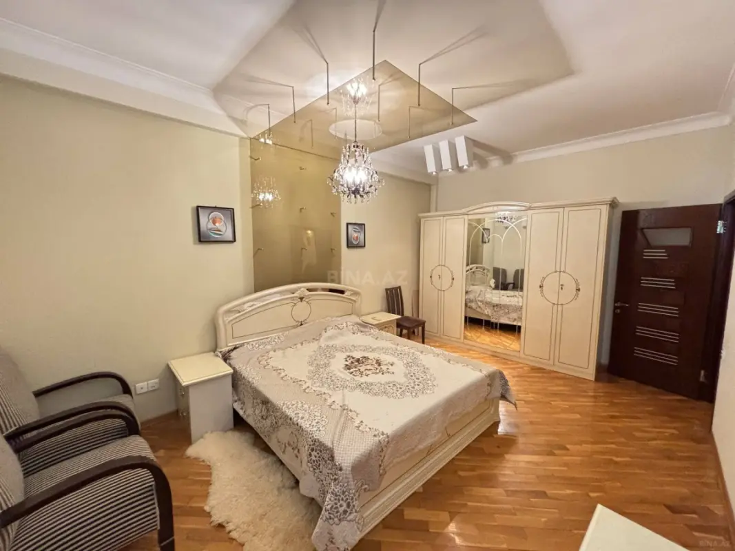 Kirayə verilir 2 otaqlı mənzil 105 m²
