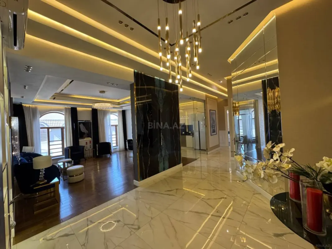 Satılır 3 otaqlı mənzil 135 m²