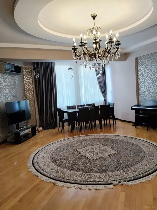 Satılır 5 otaqlı mənzil 190 m²