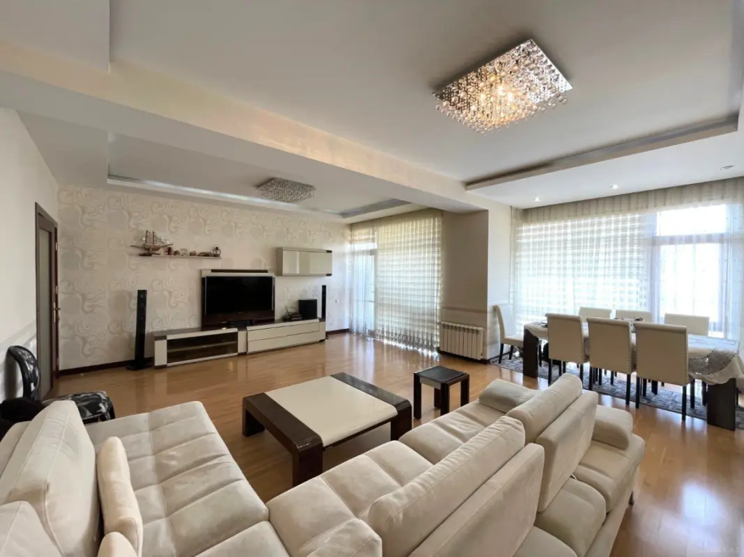 Satılır 3 otaqlı mənzil 150 m²