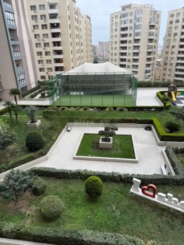 Satılır 3 otaqlı mənzil 134 m²