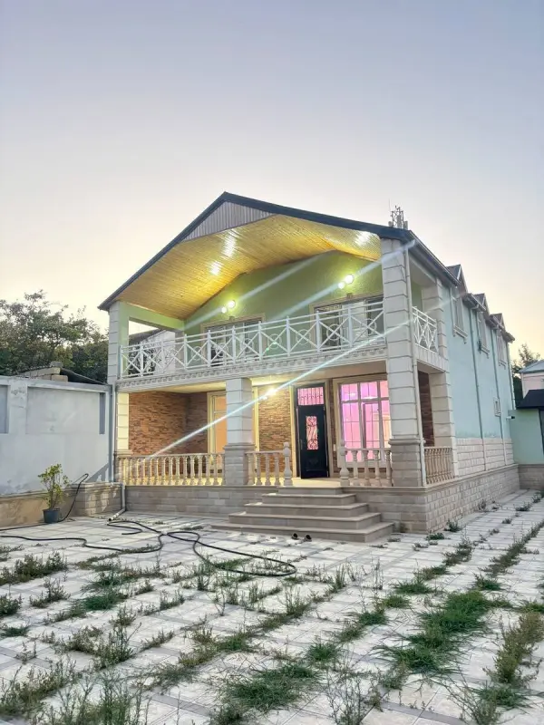 Satılır 5 otaqlı həyət evi 200 m²