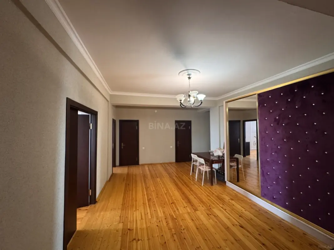 Satılır 3 otaqlı mənzil 145 m²
