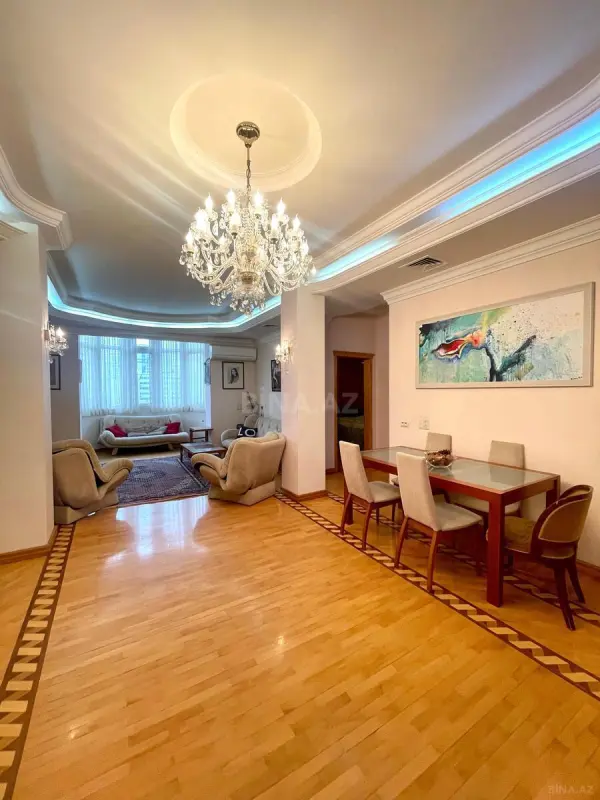 Satılır 6 otaqlı mənzil 220 m²