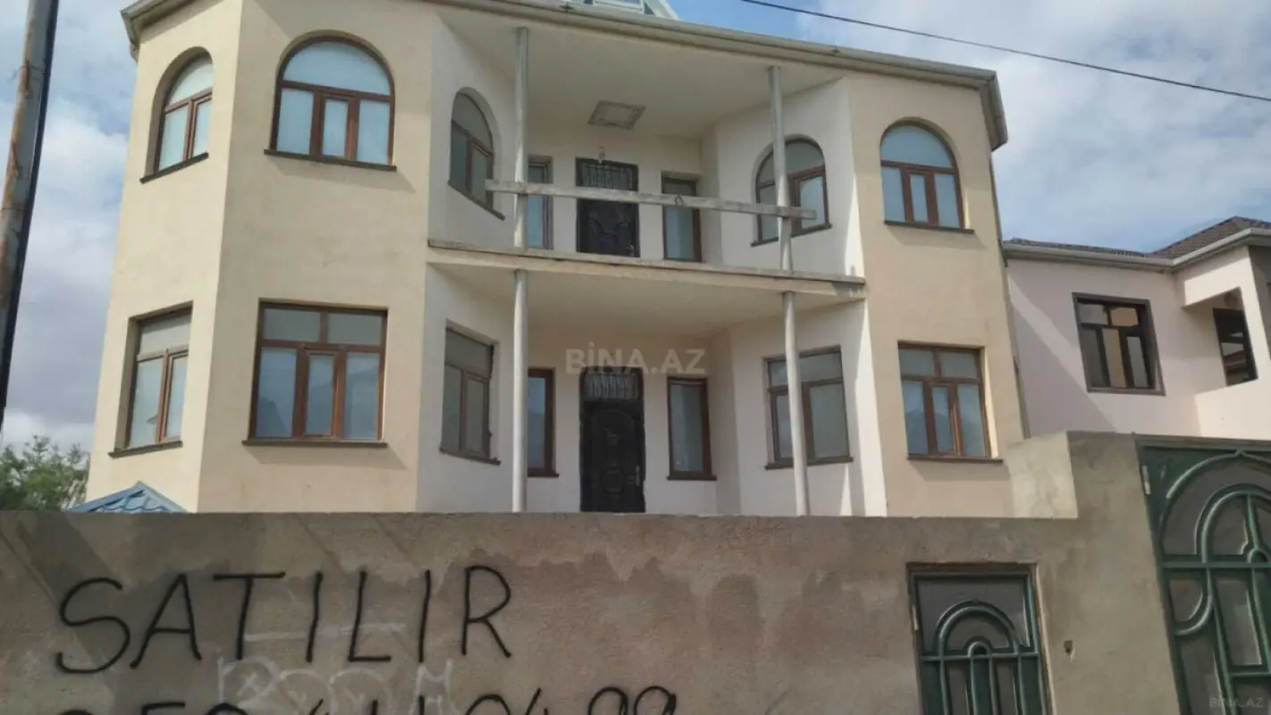 Satılır 6 otaqlı həyət evi 420 m²