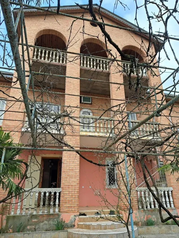 Satılır 7 otaqlı həyət evi 318.8 m²