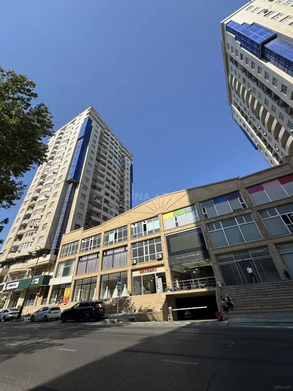 Satılır 3 otaqlı mənzil 175 m²