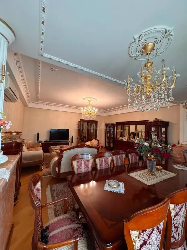 Satılır 4 otaqlı mənzil 186 m²