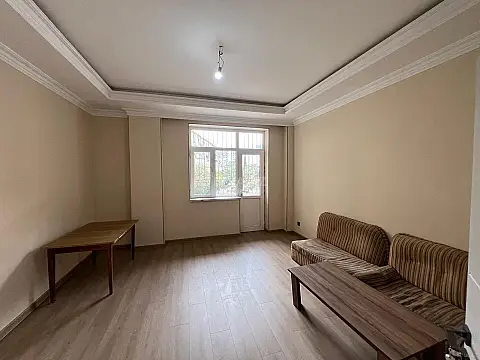 Satılır 3 otaqlı mənzil 95 m² — Bakı, Memar Əcəmi yanı 3 otaq 95.00 m²