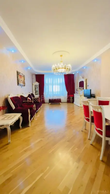 Satılır 4 otaqlı mənzil 170 m²