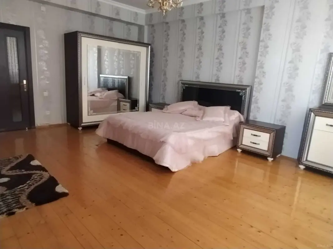 Satılır 3 otaqlı mənzil 136 m²