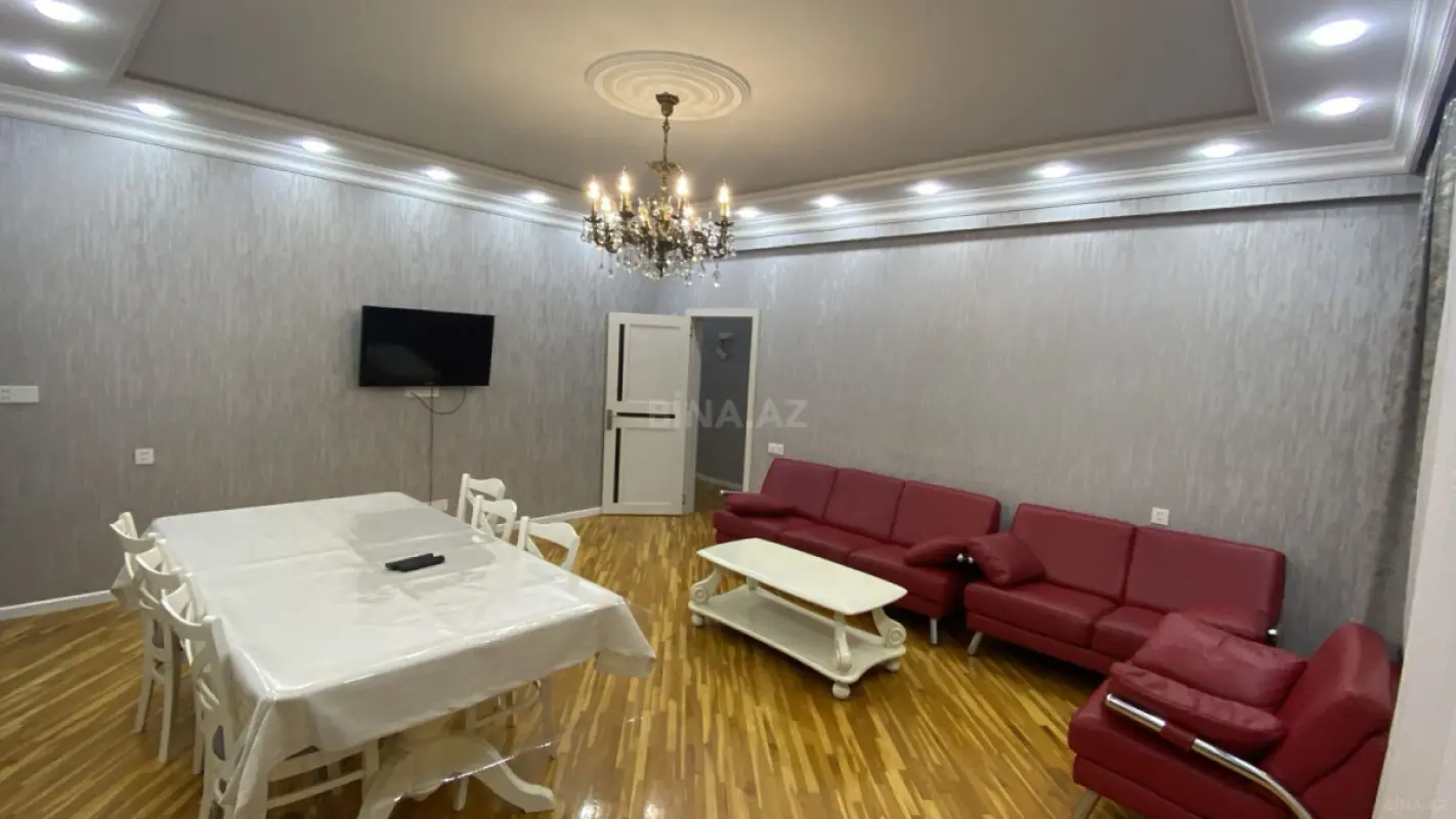 Kirayə verilir 2 otaqlı mənzil 110 m²