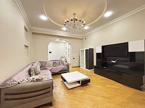Kirayə verilir 3 otaqlı mənzil 130 m² — Bakı 3 otaq 130.00 m²