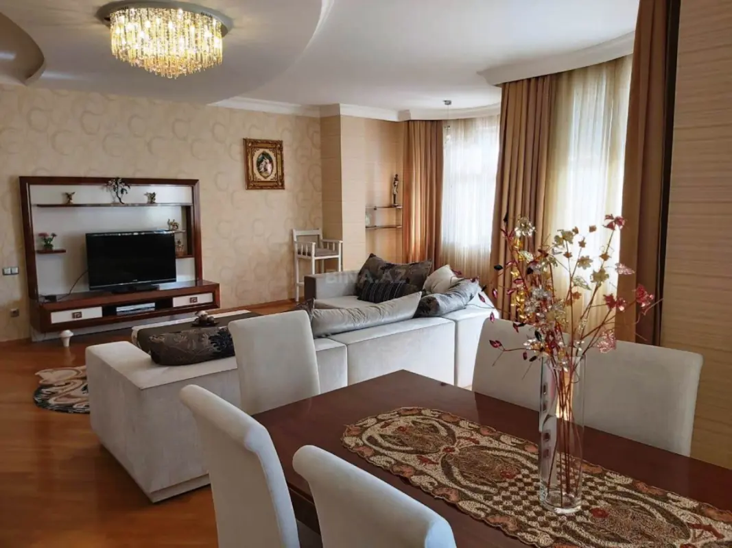 Satılır 4 otaqlı mənzil 164 m²