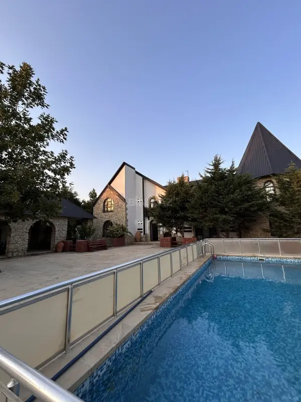 Satılır 6 otaqlı həyət evi 240 m²