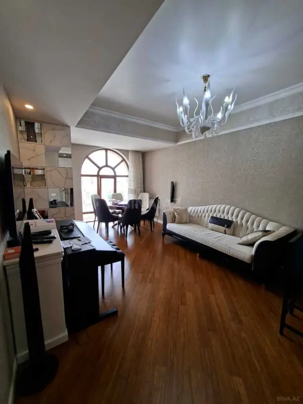 Satılır 4 otaqlı mənzil 100 m²
