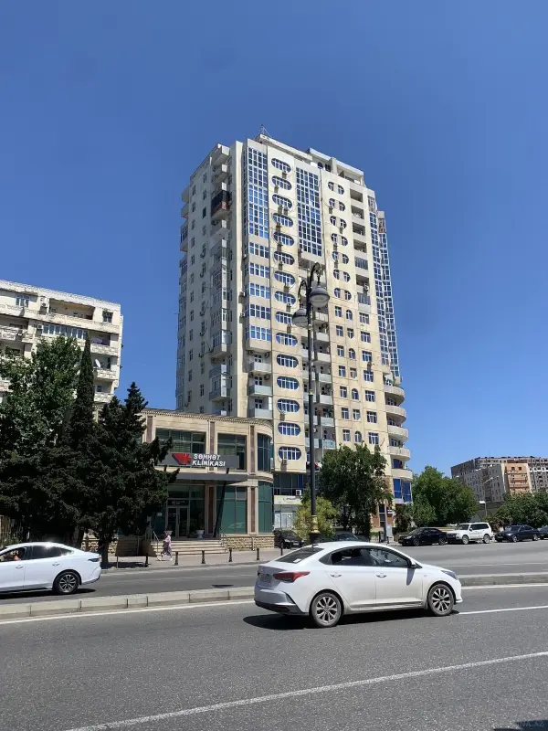 Satılır 3 otaqlı mənzil 138 m²