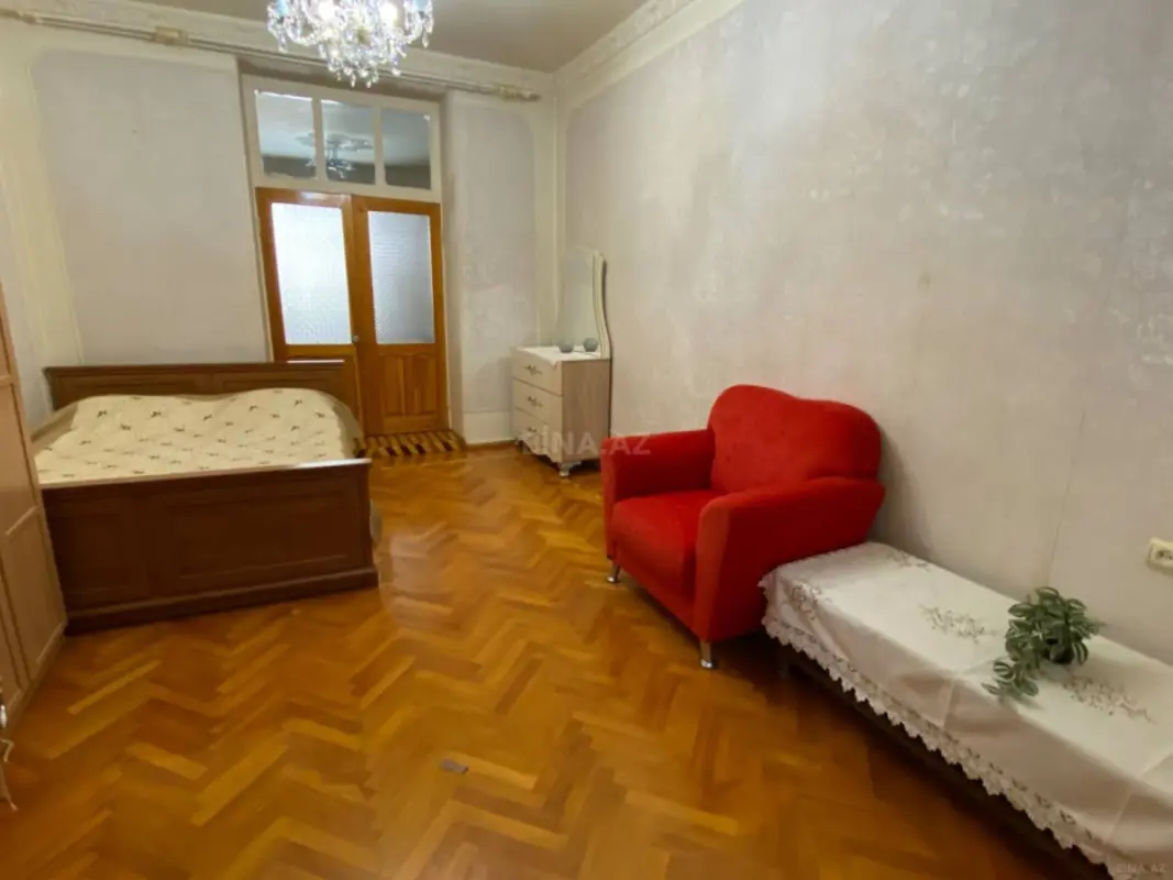 Kirayə verilir 5 otaqlı mənzil 130 m²